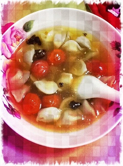 圣女果水饺汤