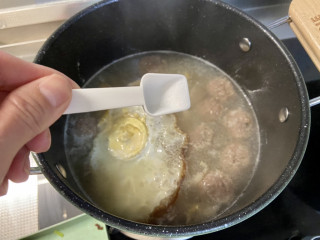 牛肉丸子汤➕生菜平菇牛肉丸子汤,根据自己口味补充少许食盐