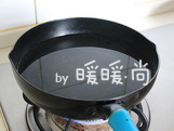 家常烧豆腐,煮一锅开水。