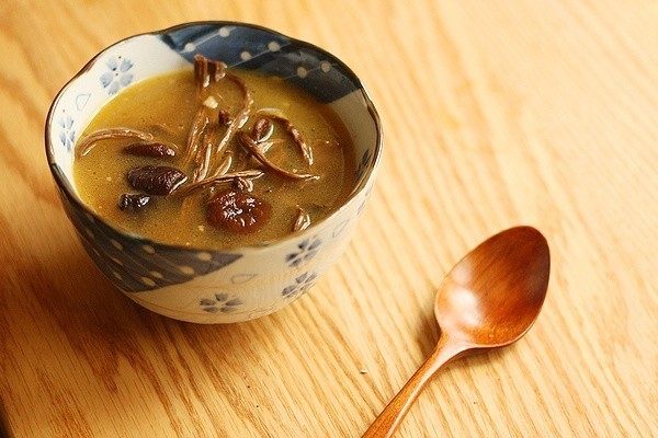 茶树菇煲排骨汤
