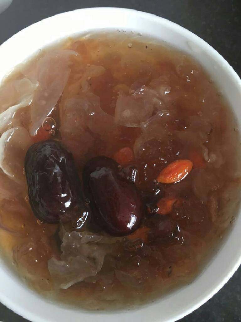 桃胶银耳红枣枸杞汤,美容养颜汤