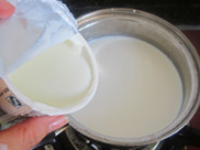 原味老酸奶,关火后，倒入酸奶搅拌均匀。