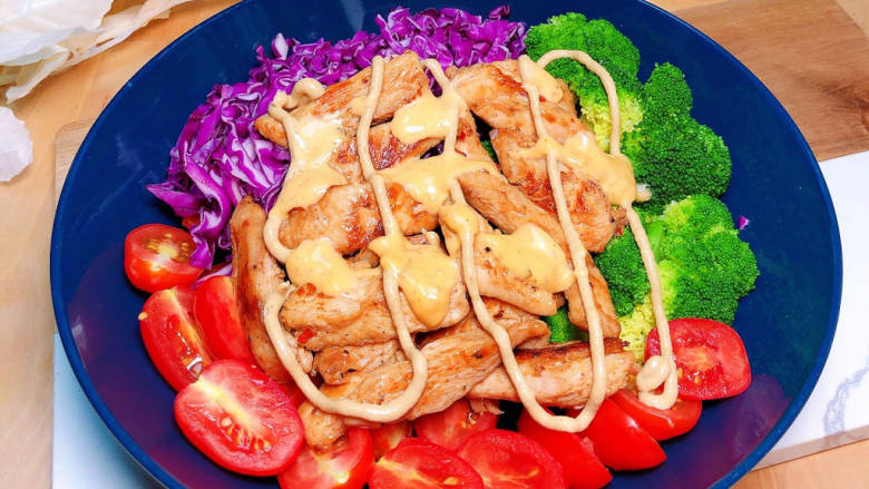 鸡胸肉蔬菜沙拉,营养全面的减脂鸡胸肉蔬菜沙拉就可以吃啦！