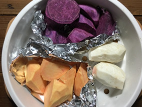 芋圆西米露,切块上锅蒸熟，为防止紫薯染色，中间可以用锡纸隔开
