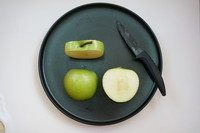 青口獠牙&血盆大口,苹果从果核的地方切两刀，分成三瓣