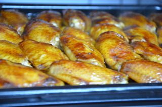 葱香烤鸡翅,烤箱预热180℃，定时30分钟