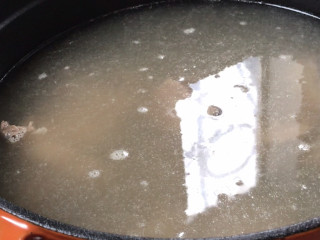 山药炖排骨,再把排骨放入锅中，加入适量温水