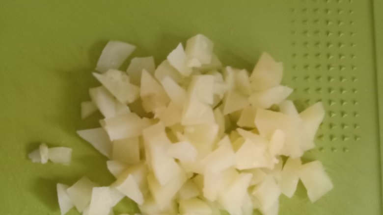 土豆蔬菜沙拉,切成小块