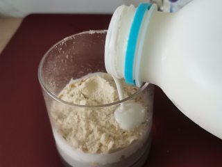 芋泥减脂燕麦杯,在到入酸奶