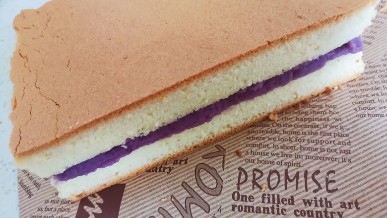 紫薯夹心蛋糕,再盖上另一片蛋糕片