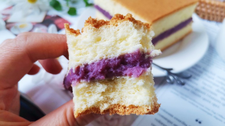 紫薯夹心蛋糕,松软香甜的蛋糕着夹软糯香甜的紫薯，超级的好吃哦