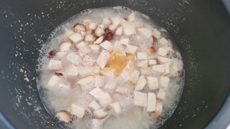 芋头粥,再加入食用盐和食用油