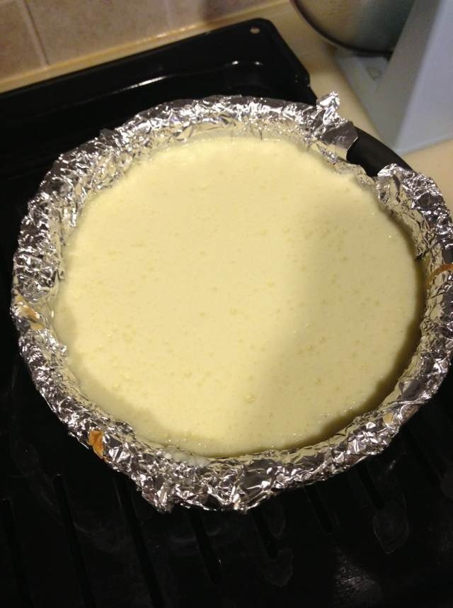 柠檬芝士蛋糕,40分钟后放上层165度烤15分钟，到表面是黄色；