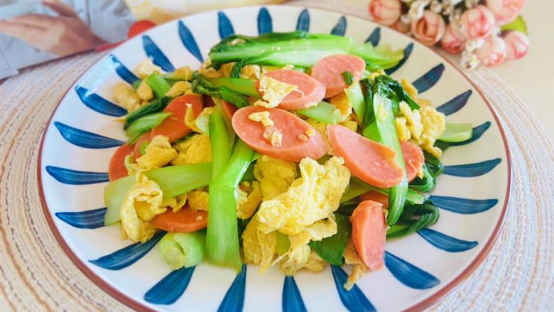火腿青菜炒鸡蛋,火腿青菜炒鸡蛋，一道营养美味的家常菜