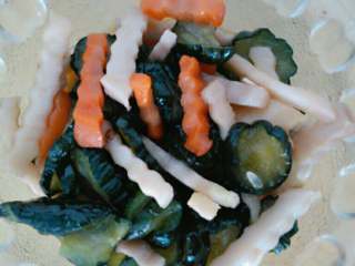 自制腌菜咸菜,拌好后的咸菜，是一道爽口下饭的小菜。