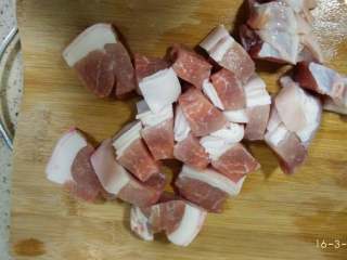 红烧肉～高压锅做法,肉切大块