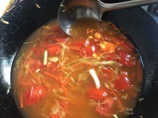 暖阳面（番茄鸡蛋面）,加水和生姜片