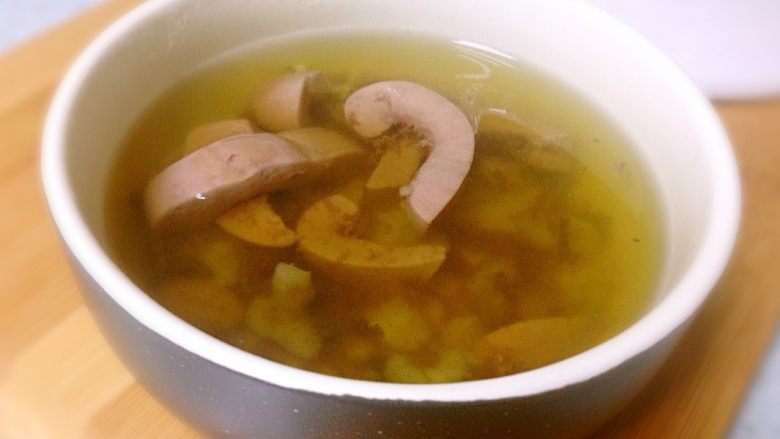 地方菜 健脾祛湿猪腰汤,炖好后加适量盐调味即可。