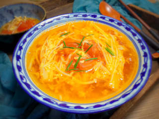 金针菇番茄汤,一道营养美味的金针菇番茄鸡蛋汤就做好了