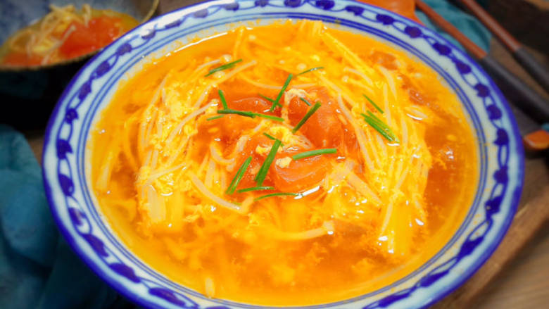 金针菇番茄汤,一道营养美味的金针菇番茄鸡蛋汤就做好了