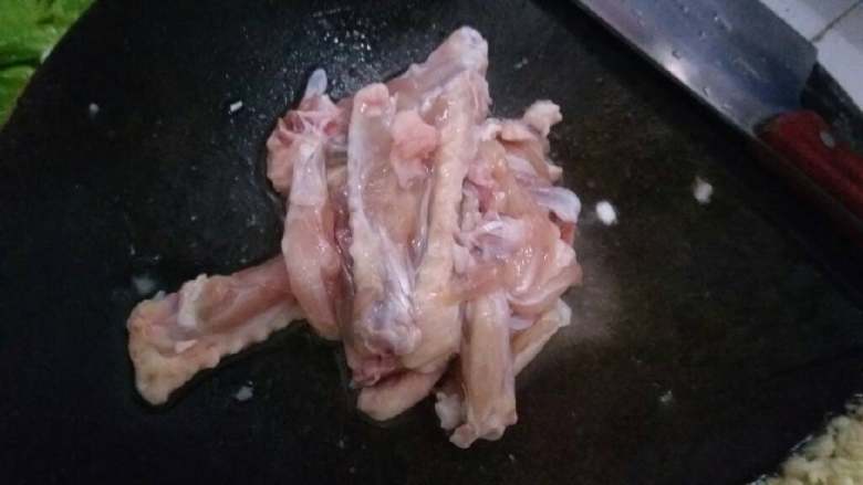 咖喱鸡🐔薯仔（超浓椰浆）,其实这个是鸡翅，我把它拆了，加了料酒和盐，糖，生粉腌制！