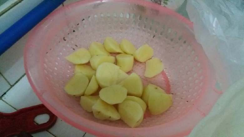 咖喱鸡🐔薯仔（超浓椰浆）,切小块