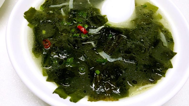 海带银鱼汤#健康美颜餐#,要不要来一碗呢？
