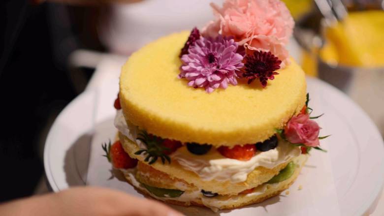 #春日烘焙教室#裸蛋糕,鲜花装饰；