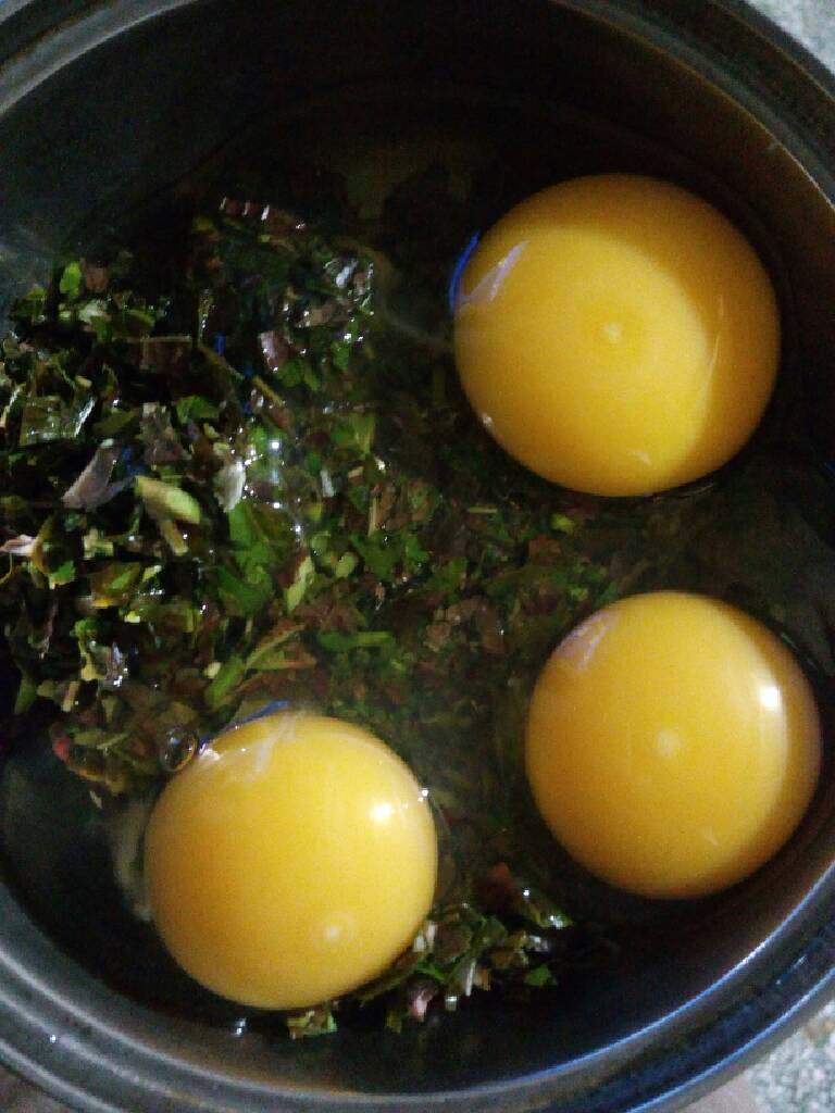 香椿蛋饼#健康美颜餐#,加入鸡蛋