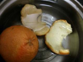 止咳润肺银耳羹,橙子放盐加水泡15分钟