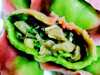 彩色海鲜饺子#有个故事#,味美和视觉都得到大满足😘😘😘