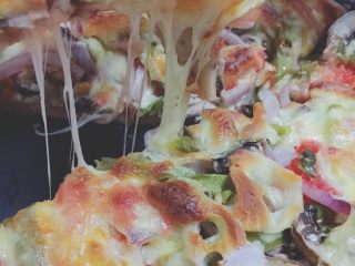 蔬菜披萨,拉个丝，好吃，就是会胖。。。