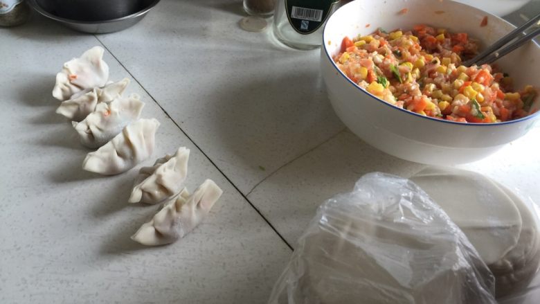 玉米胡萝卜饺子,开始包饺子！
