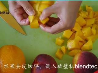 芒果酸奶冰棍,所有水果去皮切碎