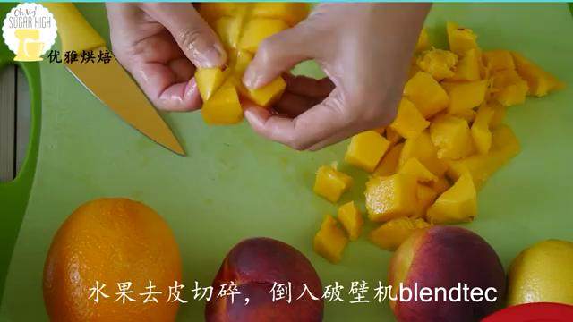 芒果酸奶冰棍,所有水果去皮切碎