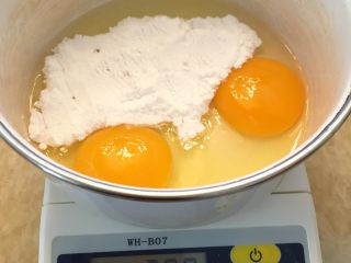 芒果千层,打两个鸡蛋放20g糖粉