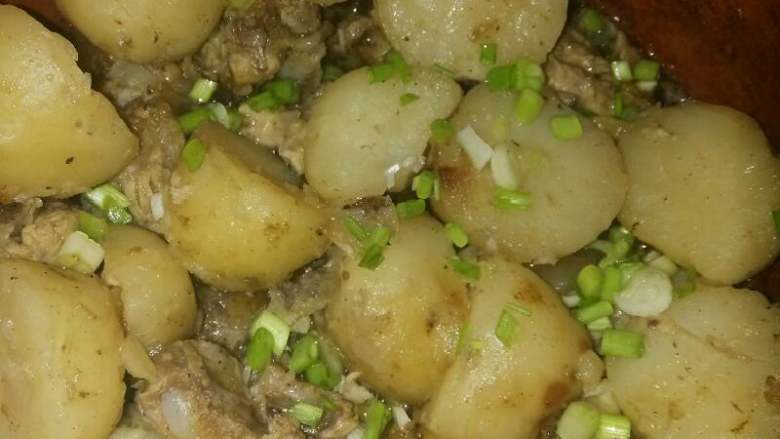 紫砂锅排骨焖土豆