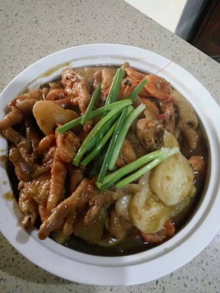 虾(蟹)肉煲,装盘洒葱段