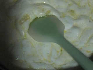 姜枣糖,用低温将黄油化开，倒入棉花糖化开