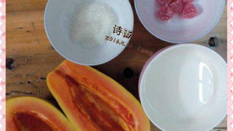 木瓜奶冻,所需材料，木瓜对半切开 把籽挖掉洗净，牛奶倒到碗里……（如图）