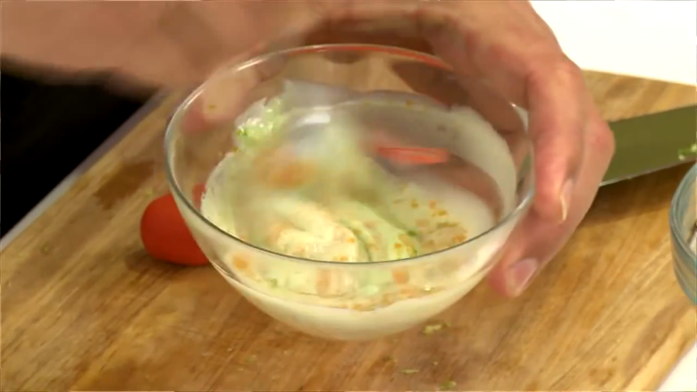 綠芥末蝦沙拉,芥末沙拉醬：将芥末沙拉酱所需材料混合即可