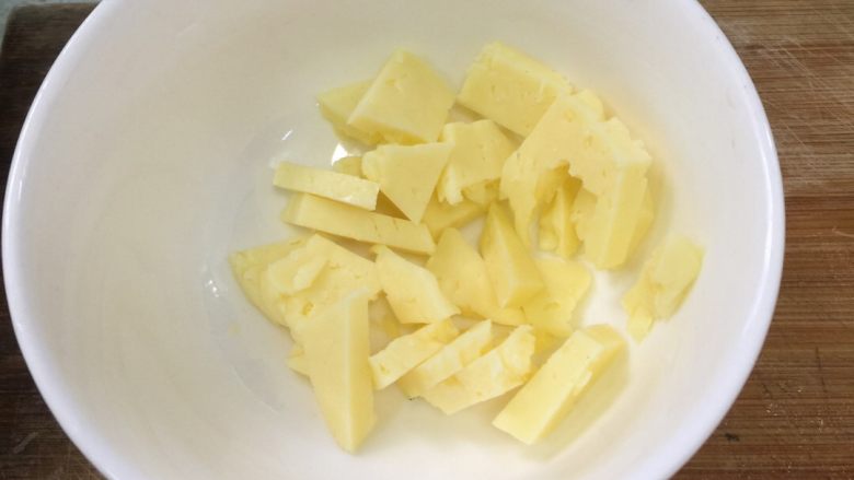 🍝培根烤肉奶酪意面,马苏里拉奶酪切碎