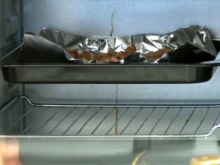 乾煸四季豆HD,烤盘入烤箱以200℃烤約15分鐘，再攪拌均勻即可。