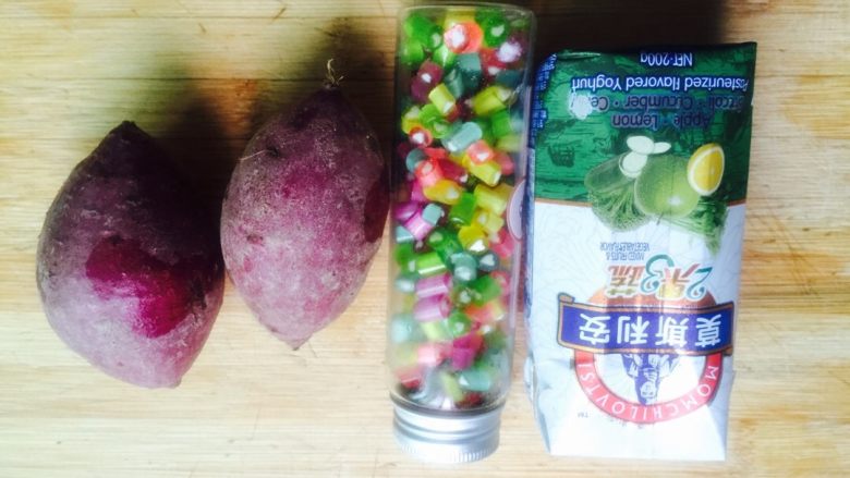 彩虹紫薯酸奶#甜蜜美味#,备好食材（照片都拍反了）😂😂😂