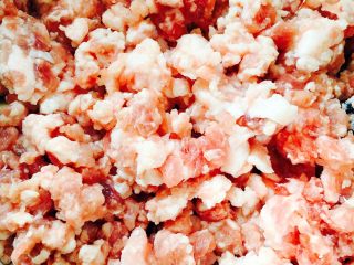 西葫芦海米饺子#有个故事#,我这是自己做的手工肉馅、这样吃着放心