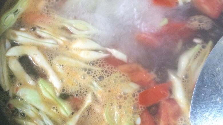 西红柿鸡蛋疙瘩汤,放入之前准备好的豆角