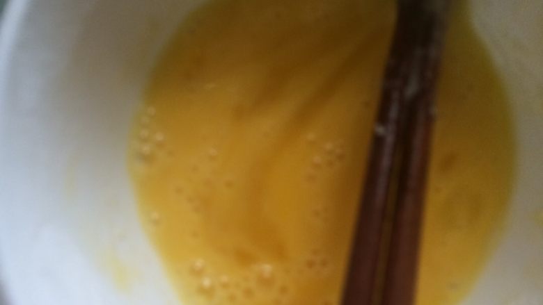西红柿鸡蛋疙瘩汤,搅拌