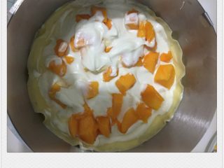 芒果千层蛋糕,一层奶油一层芒果一层可丽饼，放冰箱冷藏四小时效果更好