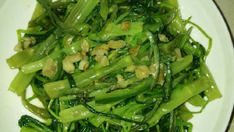 椒丝腐乳炒通菜,拌匀上碟就可以了，绿绿的，比外面做的干净好吃。