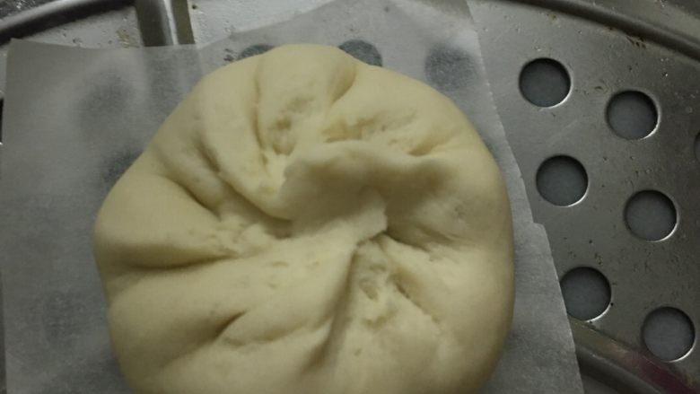 红豆豆沙包,放至温暖处发酵40分钟，2倍大左右